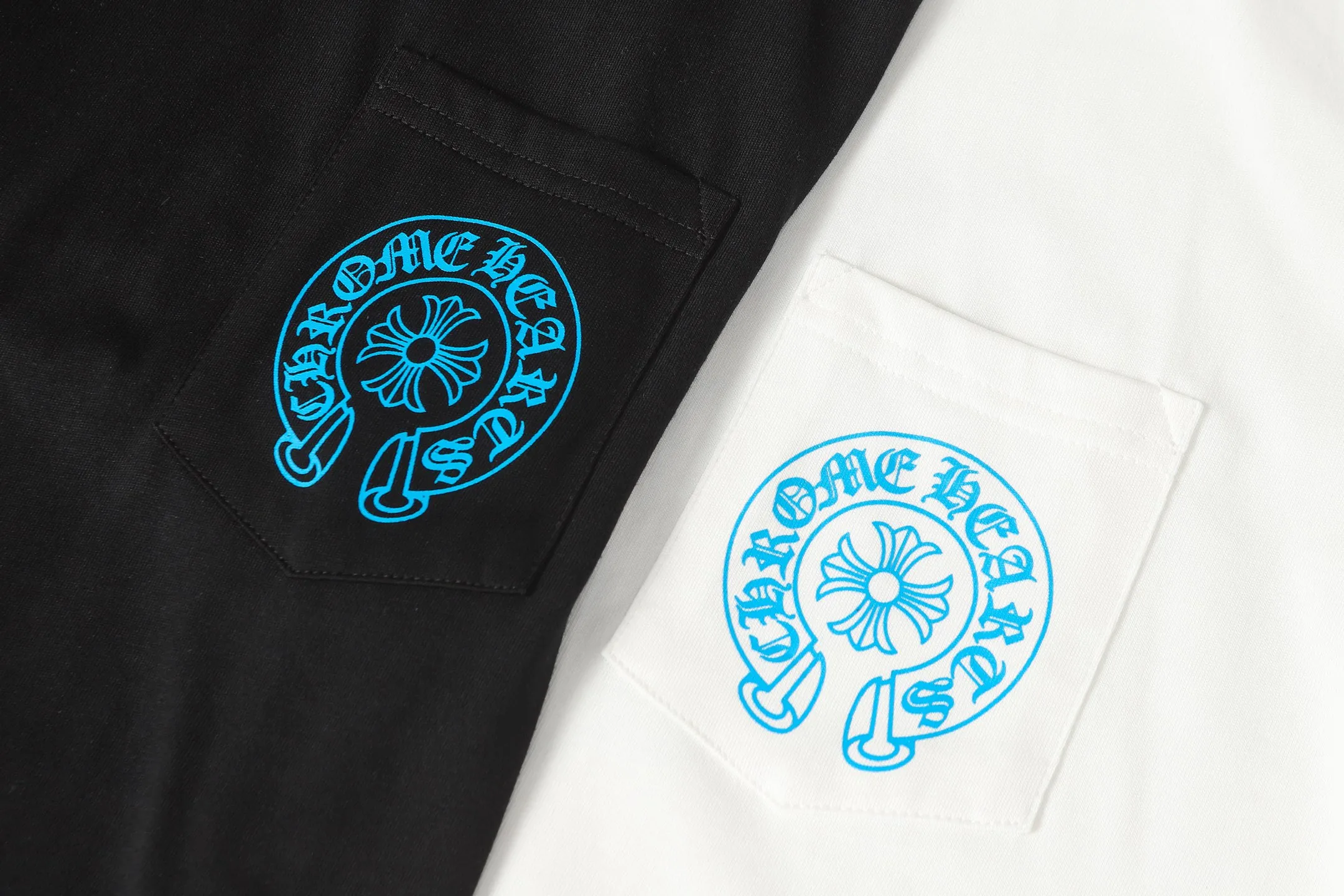 P160 Cross-border model, please do not place an order if you pursue quality - Chrome Hearts/Chrome Heart Sanskrit Cross ✝️ printed popular long-sleeved T-shirt - High weight, high density and high quality. The wool is soft, delicate and skin-friendly. It feels soft and silky. It has excellent warmth and skin-friendly properties. - Customized weaving and dyeing, no color difference, no matter the fabric or workmanship details, beat the ordinary version on the market -Colour: black white -Size: S M L XL